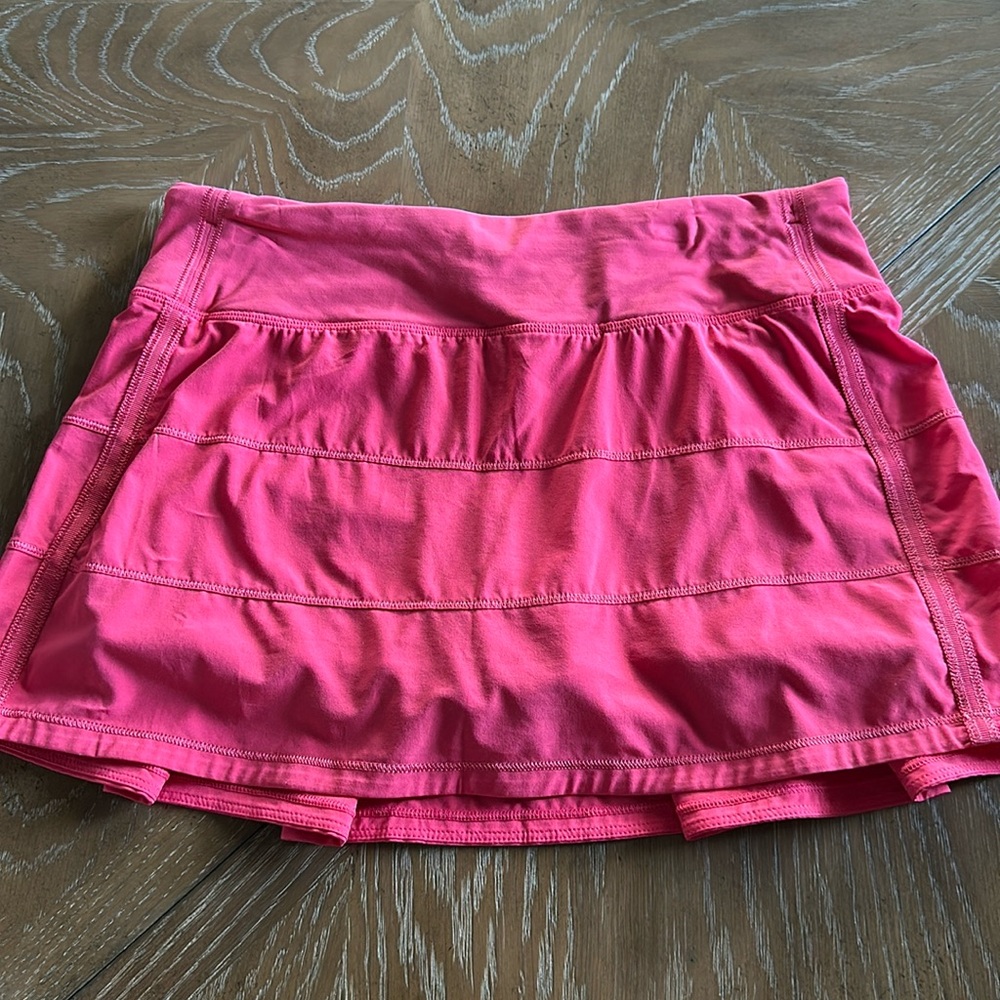 Lululemon pleated  pink Skirt Size 6